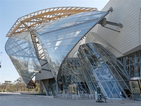 fondation louis vuitton in paris.